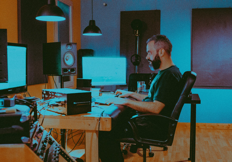 25_ROOM on SoundBetter