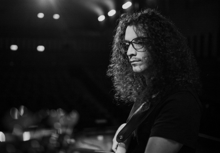 The Curly Guy on SoundBetter
