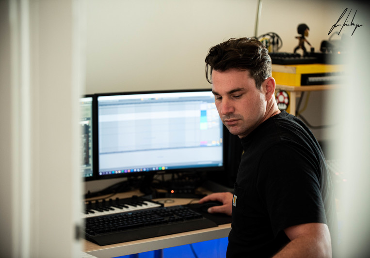 adhoc_music on SoundBetter