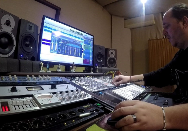 Damian Gagliardi on SoundBetter