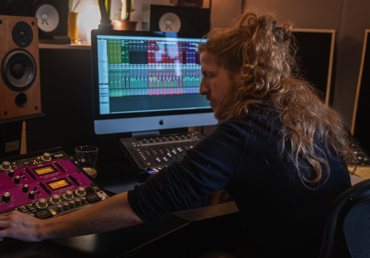 Daniel Anglister on SoundBetter