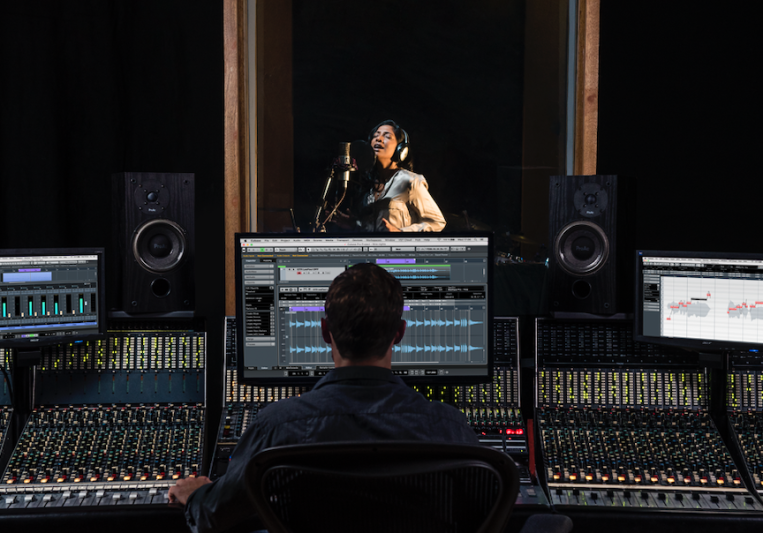 Rouhangeze on SoundBetter