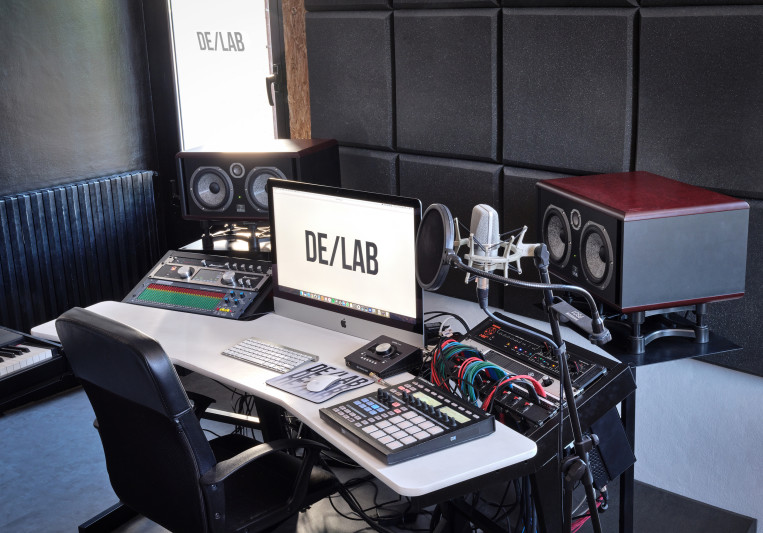 DE/LAB on SoundBetter