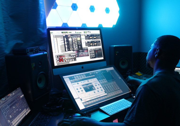 Davd Daze Music on SoundBetter