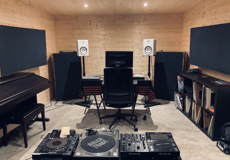 Willow Six Studio on SoundBetter