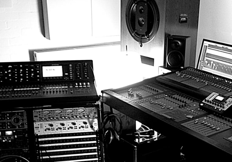 Studio Mondbasis on SoundBetter