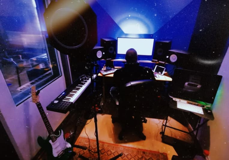 Hitplacemusic on SoundBetter