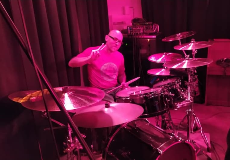 Tony Radford on Drums on SoundBetter