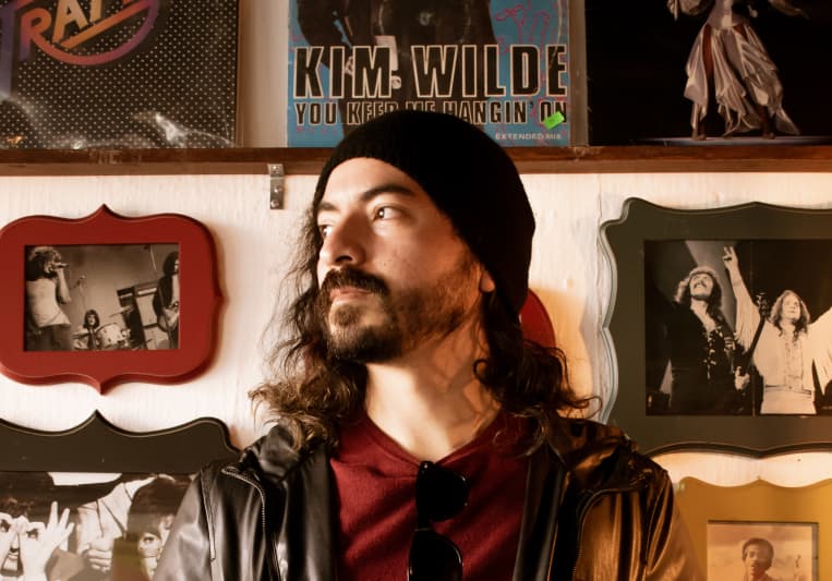 Lone Feathers on SoundBetter