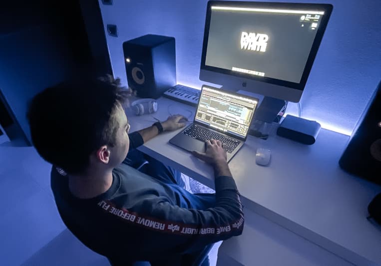 DAVID WHITE on SoundBetter
