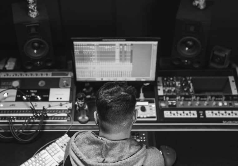 Martin Blue Noise on SoundBetter