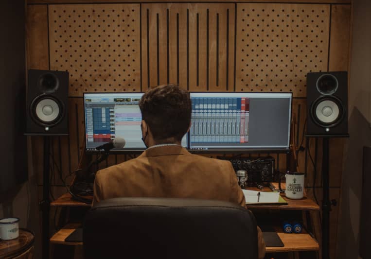 Alejandro González on SoundBetter
