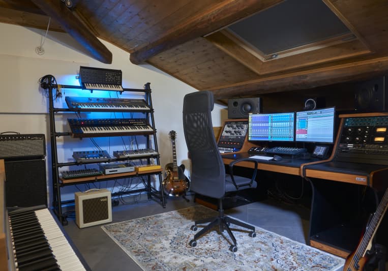 Robot Studio on SoundBetter