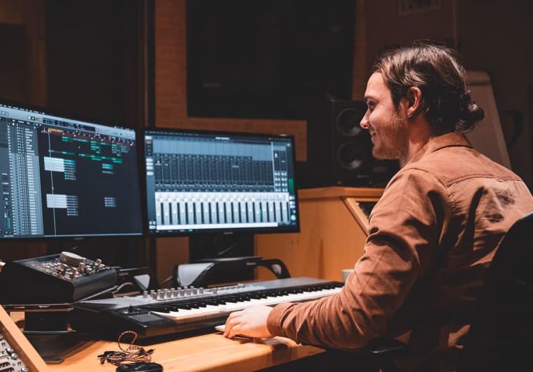 Aidan Thompson on SoundBetter