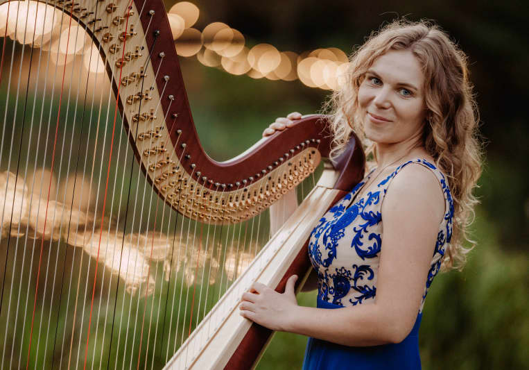Amelia Tokarska – Harpist on SoundBetter