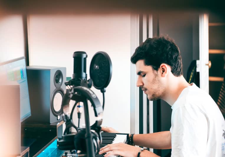 Yohan Holchaker on SoundBetter
