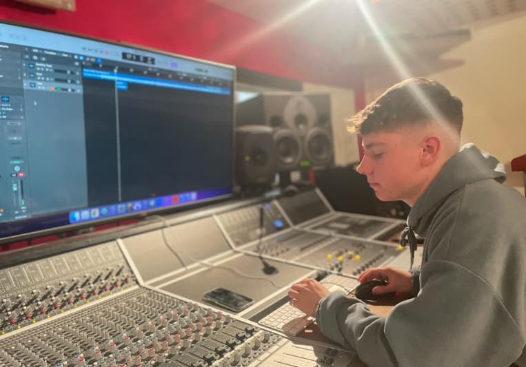 Toby Burley on SoundBetter