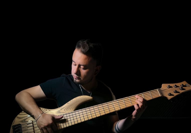 HoldanBass on SoundBetter