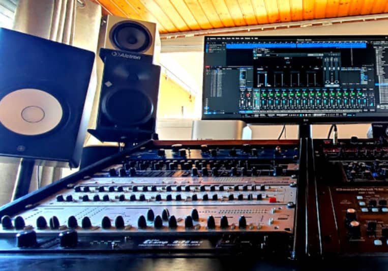 Santi Capote on SoundBetter