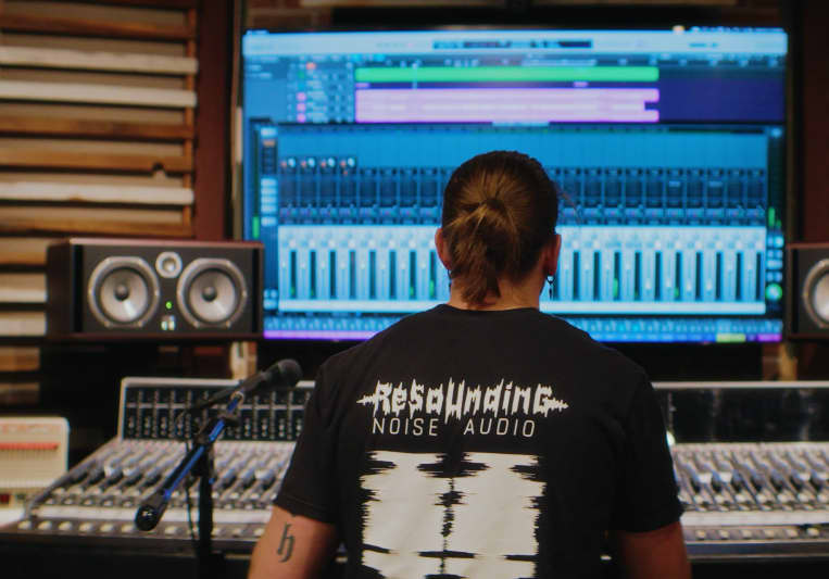 Resounding Noise Audio on SoundBetter