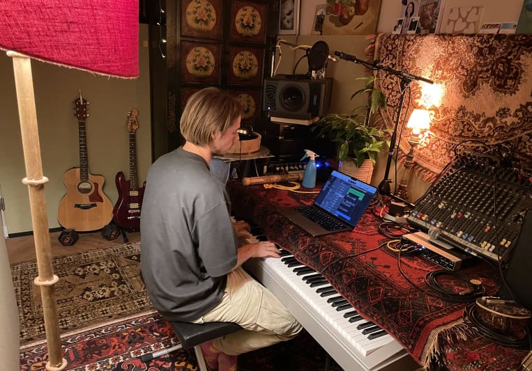 Julien Sluyters on SoundBetter