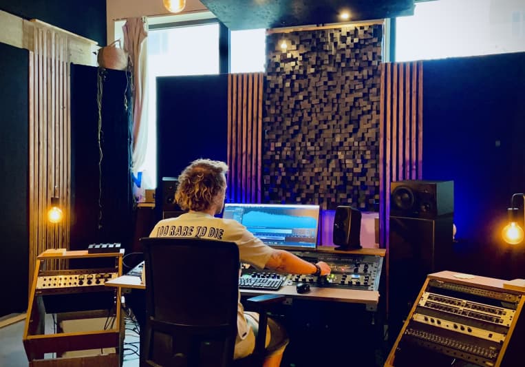 Lunar Studio on SoundBetter
