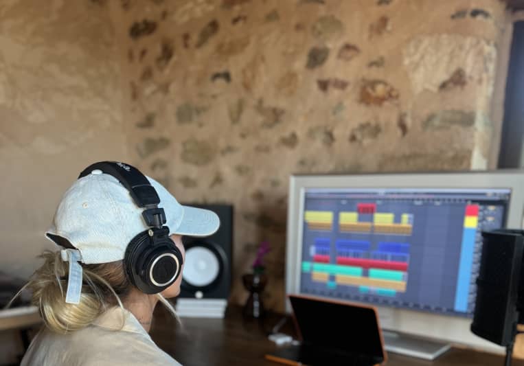 Veve Milah on SoundBetter