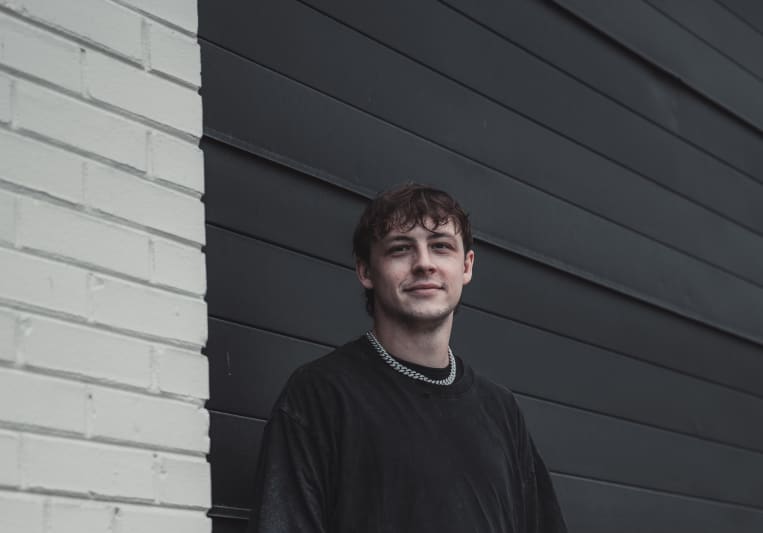 twosidesoftony on SoundBetter