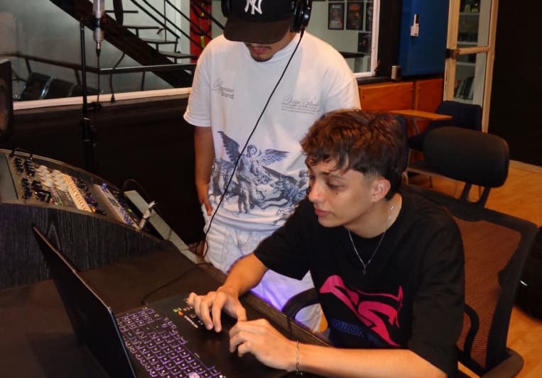 DHENEB on SoundBetter