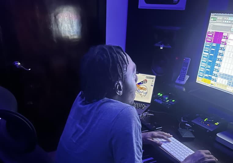 Tekktroniic_mixit on SoundBetter