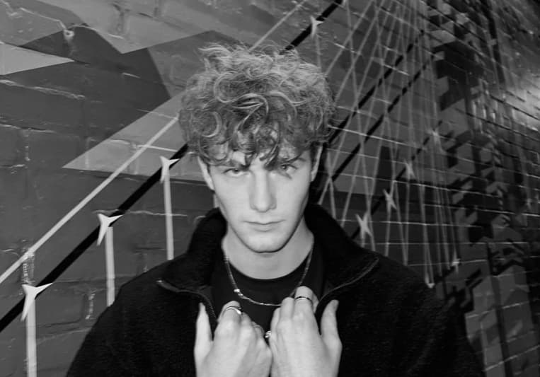 VIKIFFES on SoundBetter