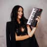 Review by Mia Bastos