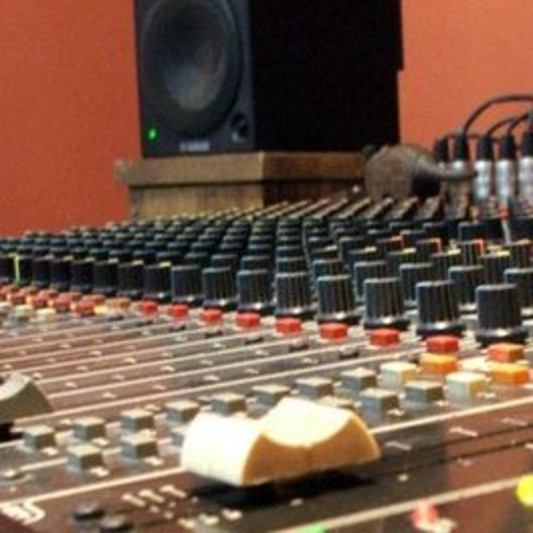 Oscar Domeg on SoundBetter