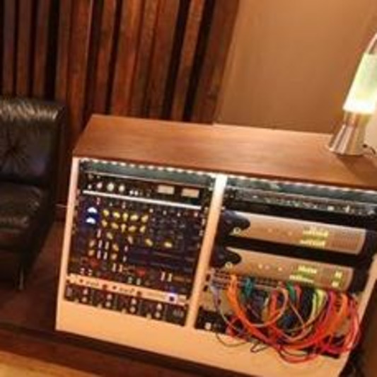Velur Studios on SoundBetter