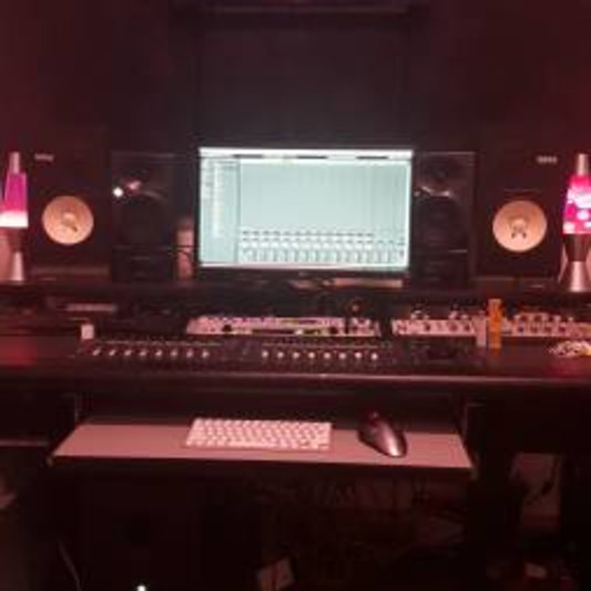 Red Autmn Studios on SoundBetter