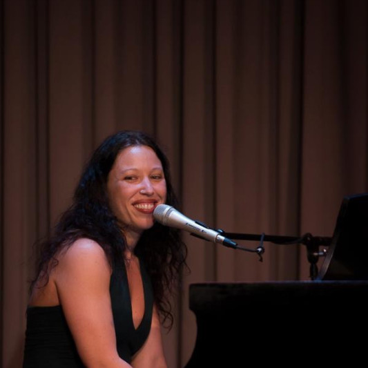 Lindy LaFontaine Voice & Music on SoundBetter