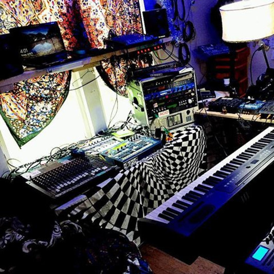 W210 LABS on SoundBetter