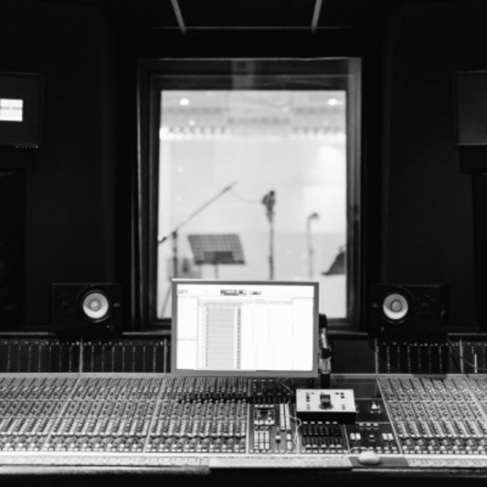 STUDIO ALAIN DESIREE PARIS on SoundBetter