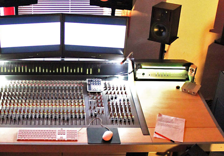 Soundlounge- Studio on SoundBetter