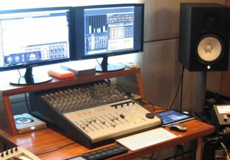 Tonewarp Studio on SoundBetter