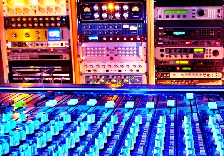 Creativeblue_studios on SoundBetter
