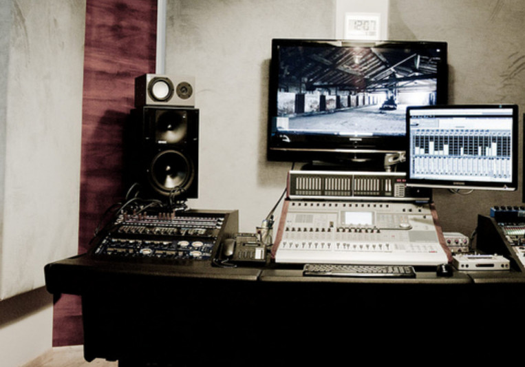 Atracoustic recording studio on SoundBetter