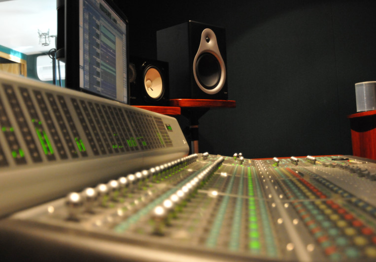 Switch Studio on SoundBetter
