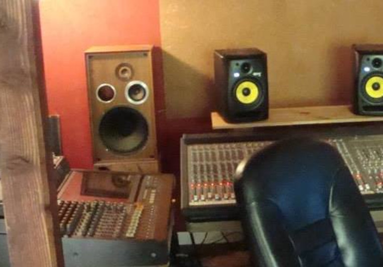Cosmic Sandbox Recording/Vibe Control Studios on SoundBetter
