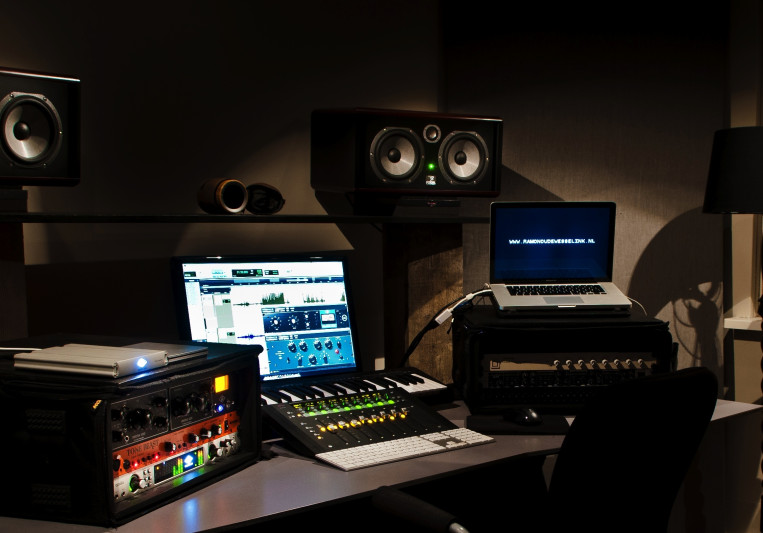 Ramon Oude Wesselink on SoundBetter