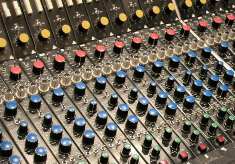 Santiago Peña on SoundBetter