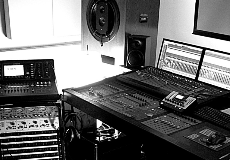 Studio Mondbasis on SoundBetter