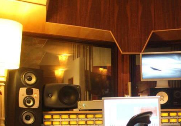Vinny Castro on SoundBetter