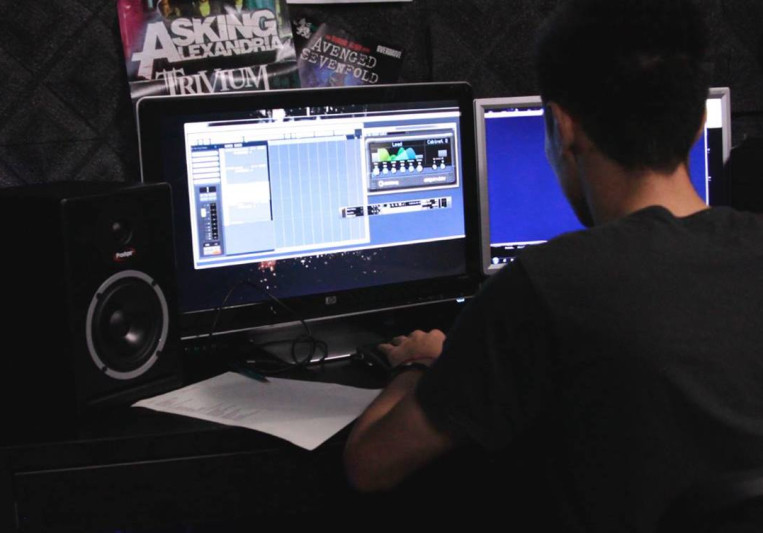 Liberoveia's Recording Studio on SoundBetter