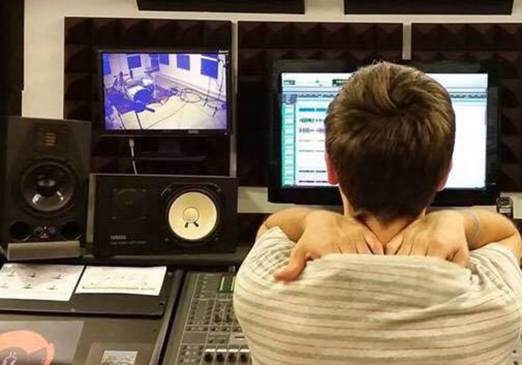 Iago Blanco(Drum&Roll Studios) on SoundBetter